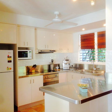 [ ANDY'S BEACH HOUSE ] - Accommodation QLD 36