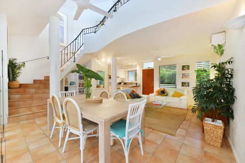 [ ANDY'S BEACH HOUSE ] - Accommodation QLD 10
