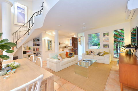 [ ANDY'S BEACH HOUSE ] - Accommodation QLD 13