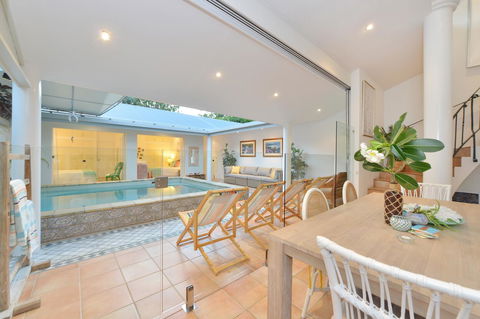 [ ANDY'S BEACH HOUSE ] - Accommodation QLD 5