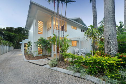 [ ANDY'S BEACH HOUSE ] - Accommodation QLD 11