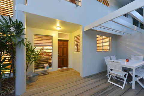 [ ANDY'S BEACH HOUSE ] - Accommodation QLD 7