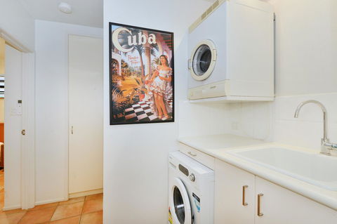 [ ANDY'S BEACH HOUSE ] - Accommodation QLD 30
