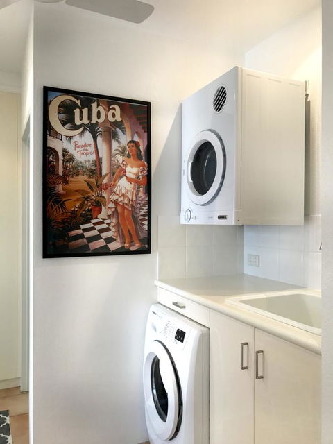 [ ANDY'S BEACH HOUSE ] - Accommodation QLD 37