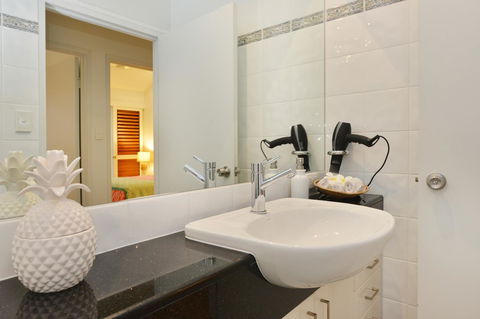 [ ANDY'S BEACH HOUSE ] - Accommodation QLD 28