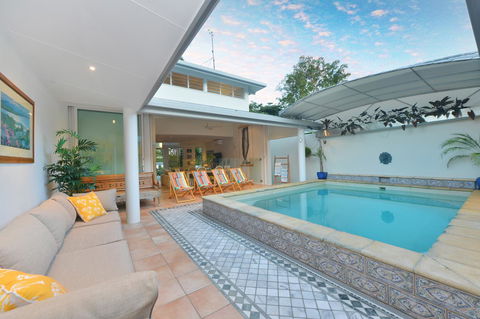 [ ANDY'S BEACH HOUSE ] - Accommodation QLD 17