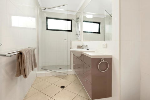 Shorelines - Accommodation QLD 6
