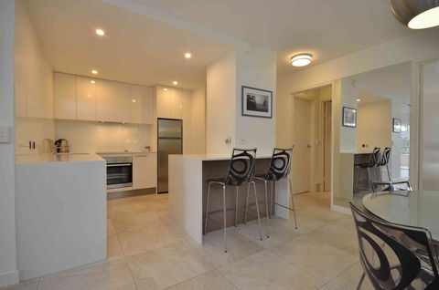 Saks On Hastings - Accommodation QLD 15