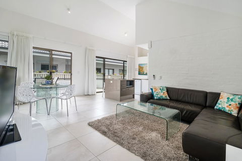 Saks On Hastings - Accommodation QLD 2