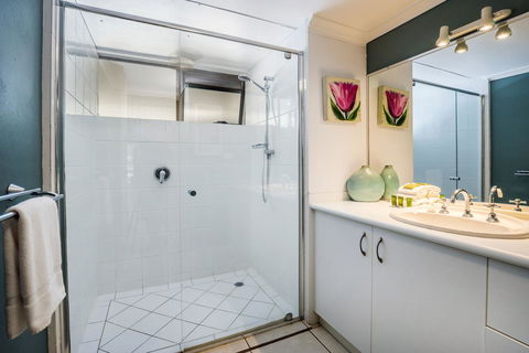 Saks On Hastings - Accommodation QLD 37