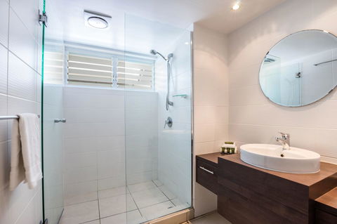 Saks On Hastings - Accommodation QLD 44