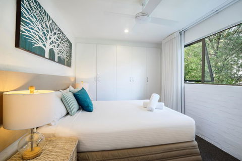 Saks On Hastings - Accommodation QLD 4