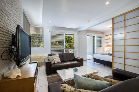 Saks On Hastings - Accommodation QLD 33