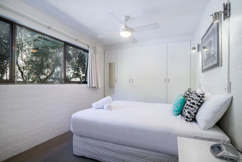 Saks On Hastings - Accommodation QLD 7