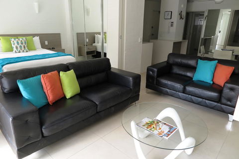 Saks On Hastings - Accommodation QLD 21
