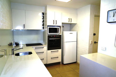 Saks On Hastings - Accommodation QLD 25