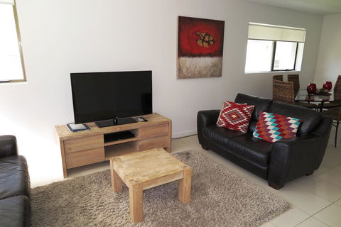 Saks On Hastings - Accommodation QLD 26