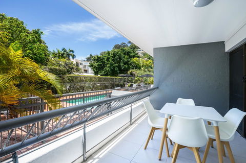 Saks On Hastings - Accommodation QLD 35