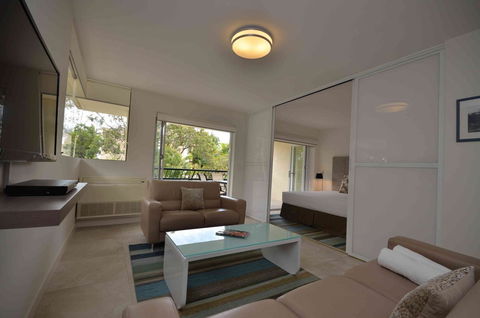 Saks On Hastings - Accommodation QLD 14
