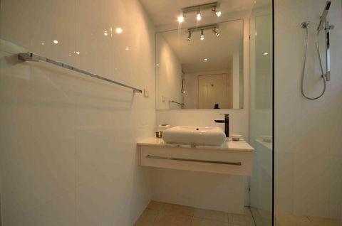 Saks On Hastings - Accommodation QLD 19