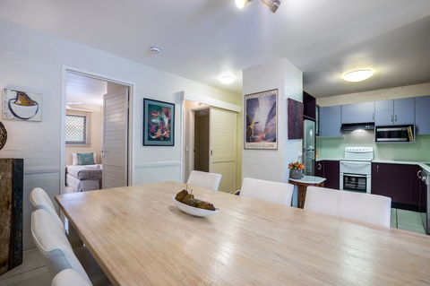 Saks On Hastings - Accommodation QLD 38