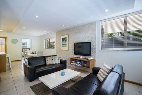Saks On Hastings - Accommodation QLD 32