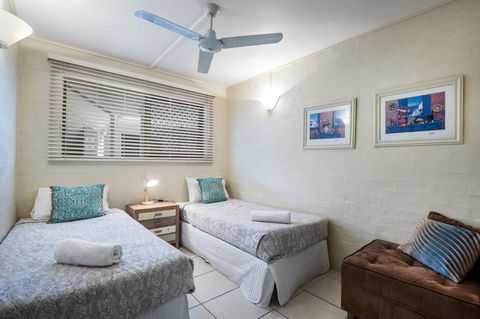 Saks On Hastings - Accommodation QLD 39