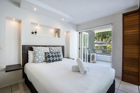 Saks On Hastings - Accommodation QLD 43