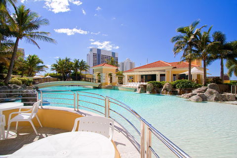 Mantra Towers Of Chevron - Accommodation QLD 1