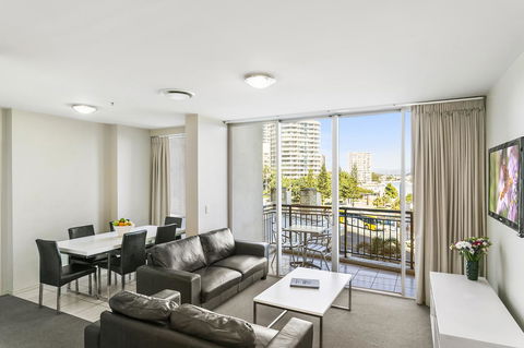 Mantra Towers Of Chevron - Accommodation QLD 24
