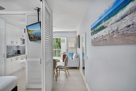 Palm Cove Paradise - Couples Spa Beach Getaway - Accommodation QLD 4