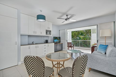 Palm Cove Paradise - Couples Spa Beach Getaway - Accommodation QLD 0