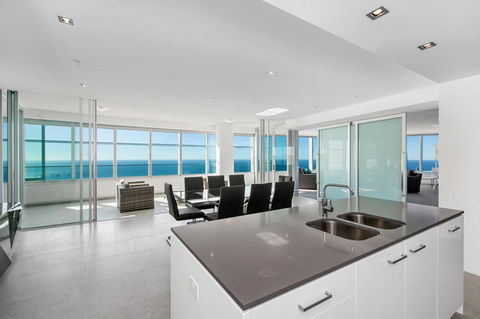 Q1 Resort & Spa - Official - Accommodation QLD 29