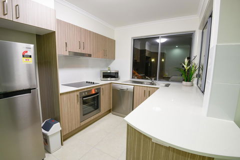 Direct Collective - Breeze On Brightwater - Accommodation QLD 3
