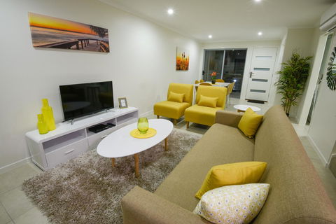 Direct Collective - Breeze On Brightwater - Accommodation QLD 11