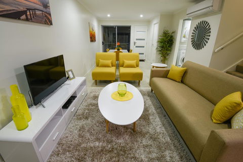 Direct Collective - Breeze On Brightwater - Accommodation QLD 10