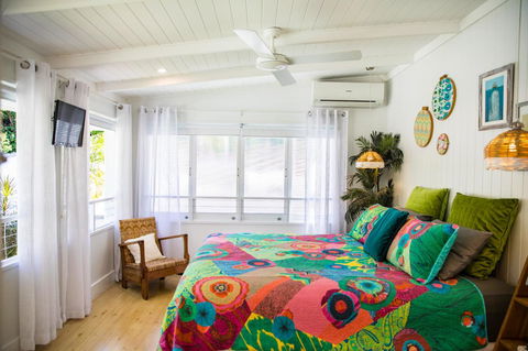 Jamaica Beach House - Accommodation QLD 8
