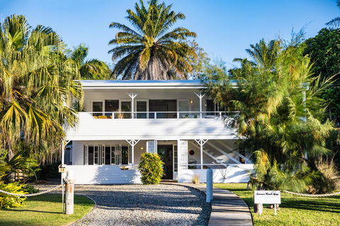 Jamaica Beach House - Accommodation QLD 0