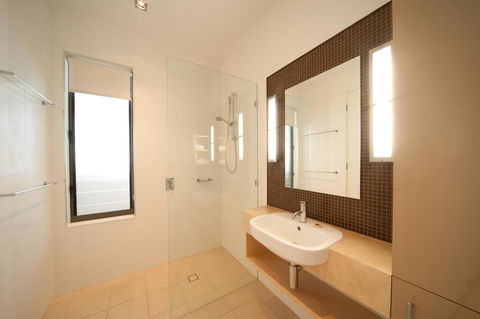 The Boathouse Apartments - Accommodation QLD 13
