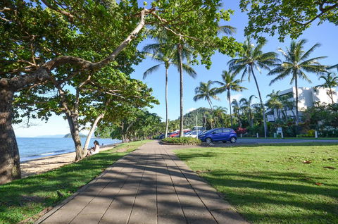 Roydon Beachfront Apartments - Accommodation QLD 27