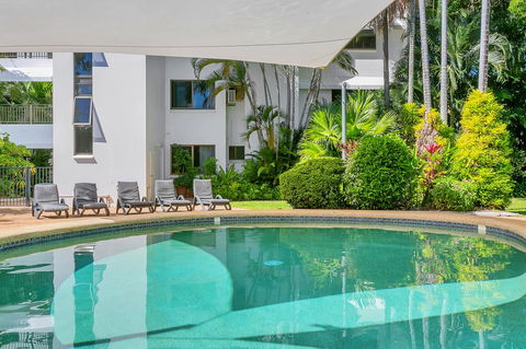 Roydon Beachfront Apartments - Accommodation QLD 11