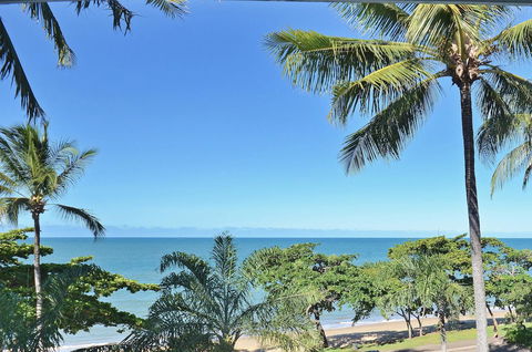 Roydon Beachfront Apartments - Accommodation QLD 5