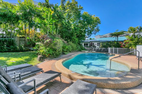 Roydon Beachfront Apartments - Accommodation QLD 17