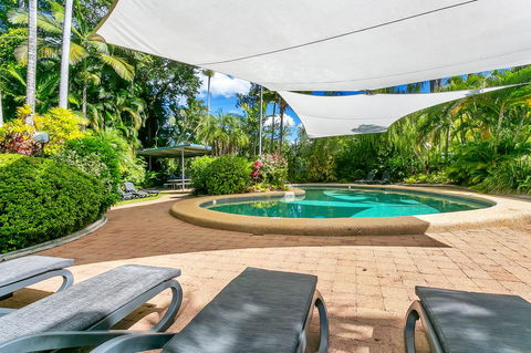 Roydon Beachfront Apartments - Accommodation QLD 14
