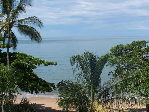 Roydon Beachfront Apartments - Accommodation QLD 7