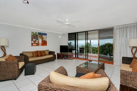 Roydon Beachfront Apartments - Accommodation QLD 4