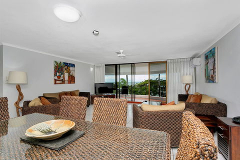 Roydon Beachfront Apartments - Accommodation QLD 21