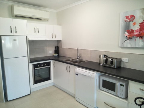 Airlie Seaview Apartments - Accommodation QLD 4