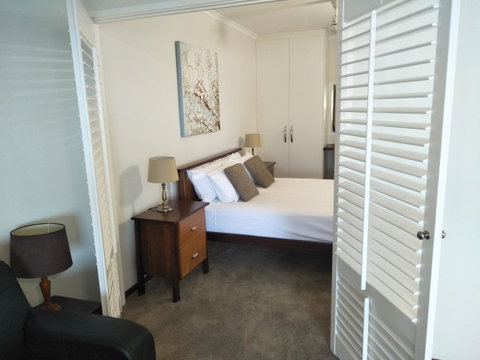 Airlie Seaview Apartments - Accommodation QLD 3