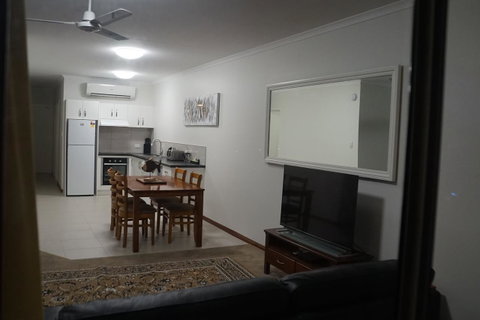 Airlie Seaview Apartments - Accommodation QLD 8